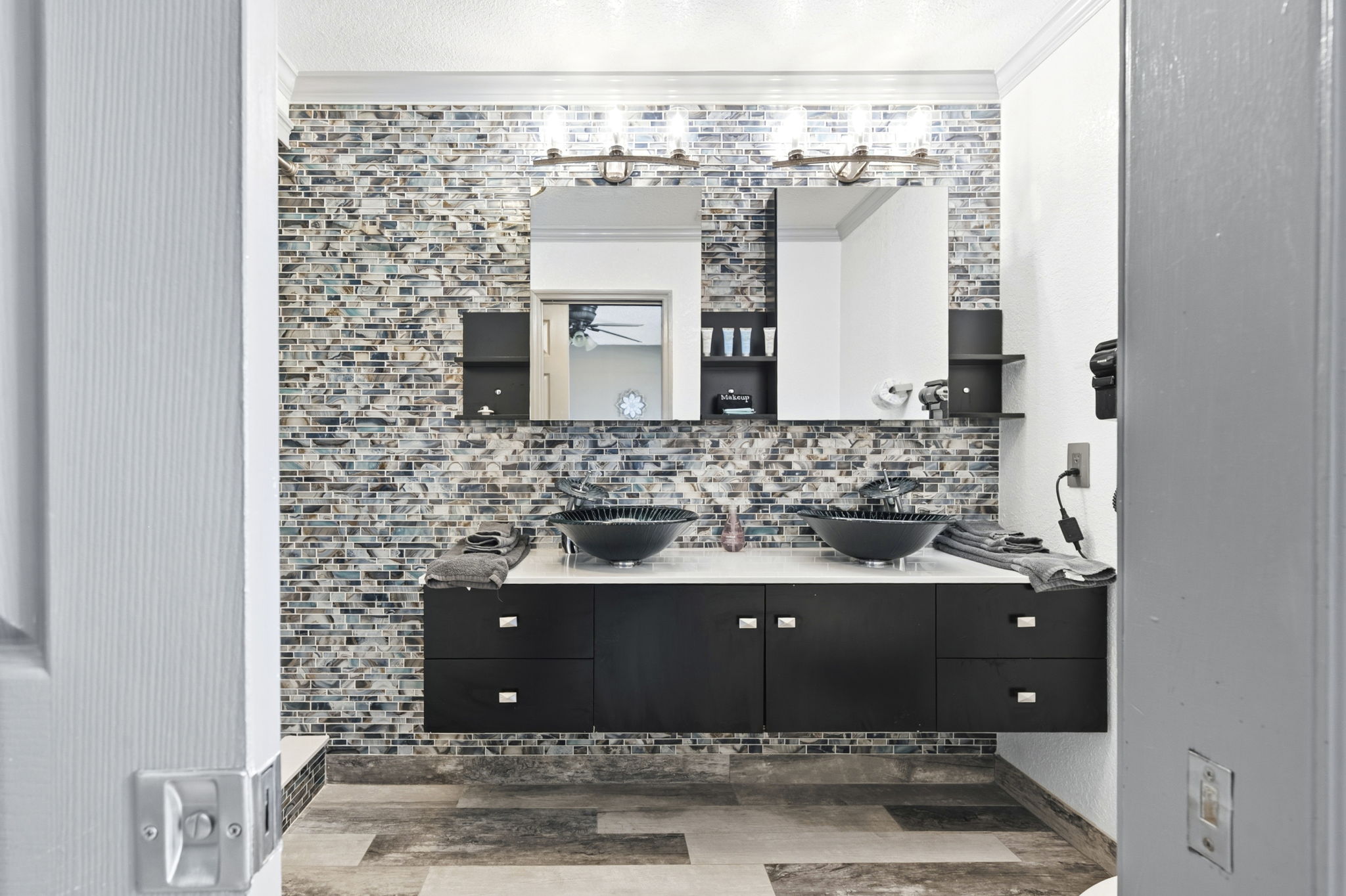 Interiors (40)