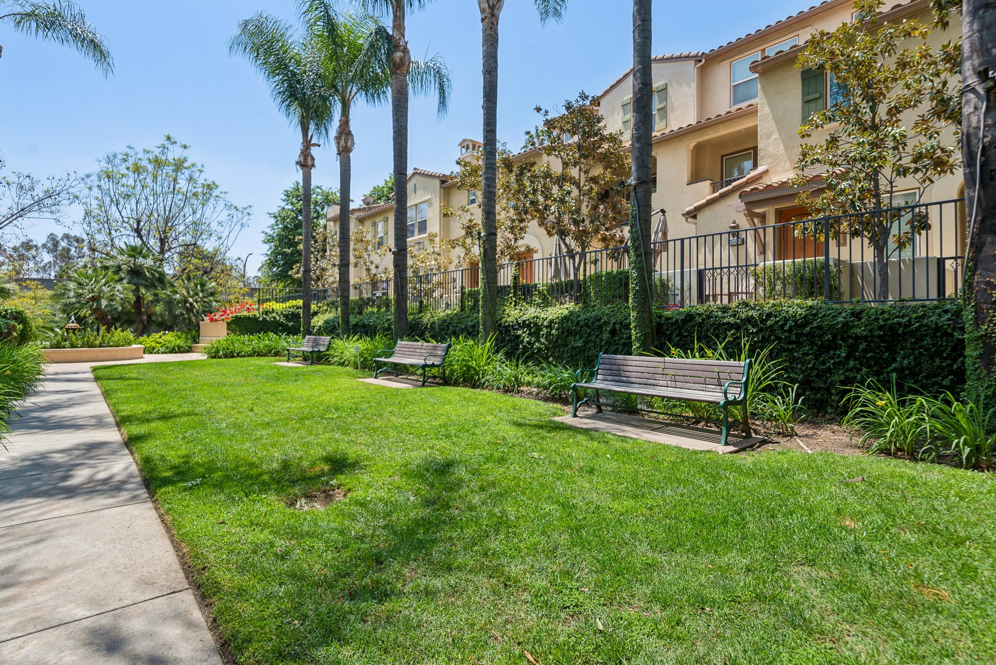 E Villa St 2-0805-034.jpg