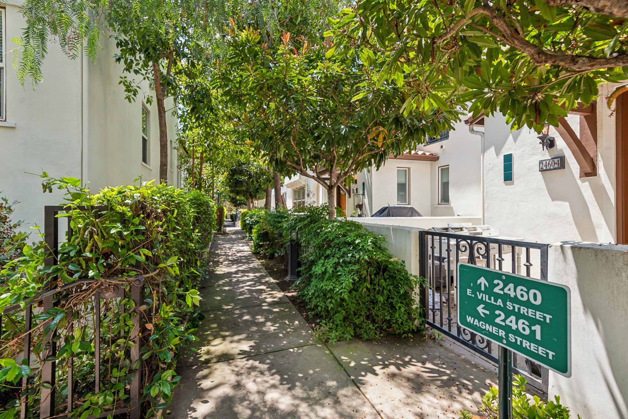 E Villa St 2-0805-039.jpg