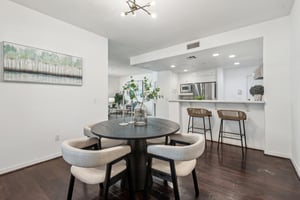 E Villa St 2-0805-009.jpg