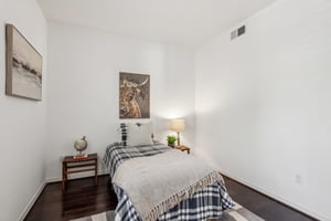E Villa St 2-0805-015.jpg