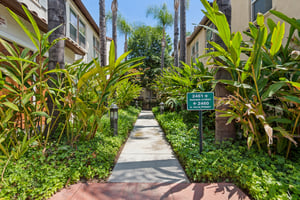 E Villa St 2-0805-033.jpg