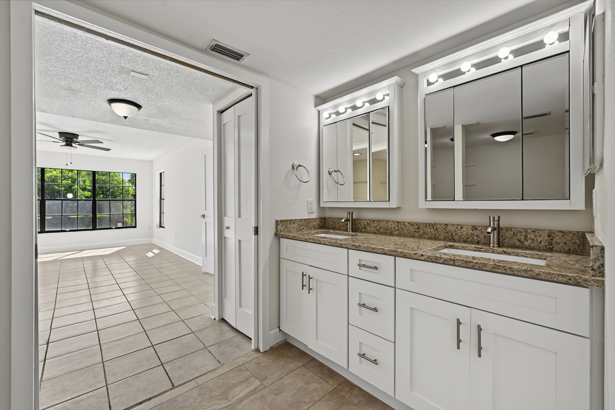 Primary Bathroom1c
