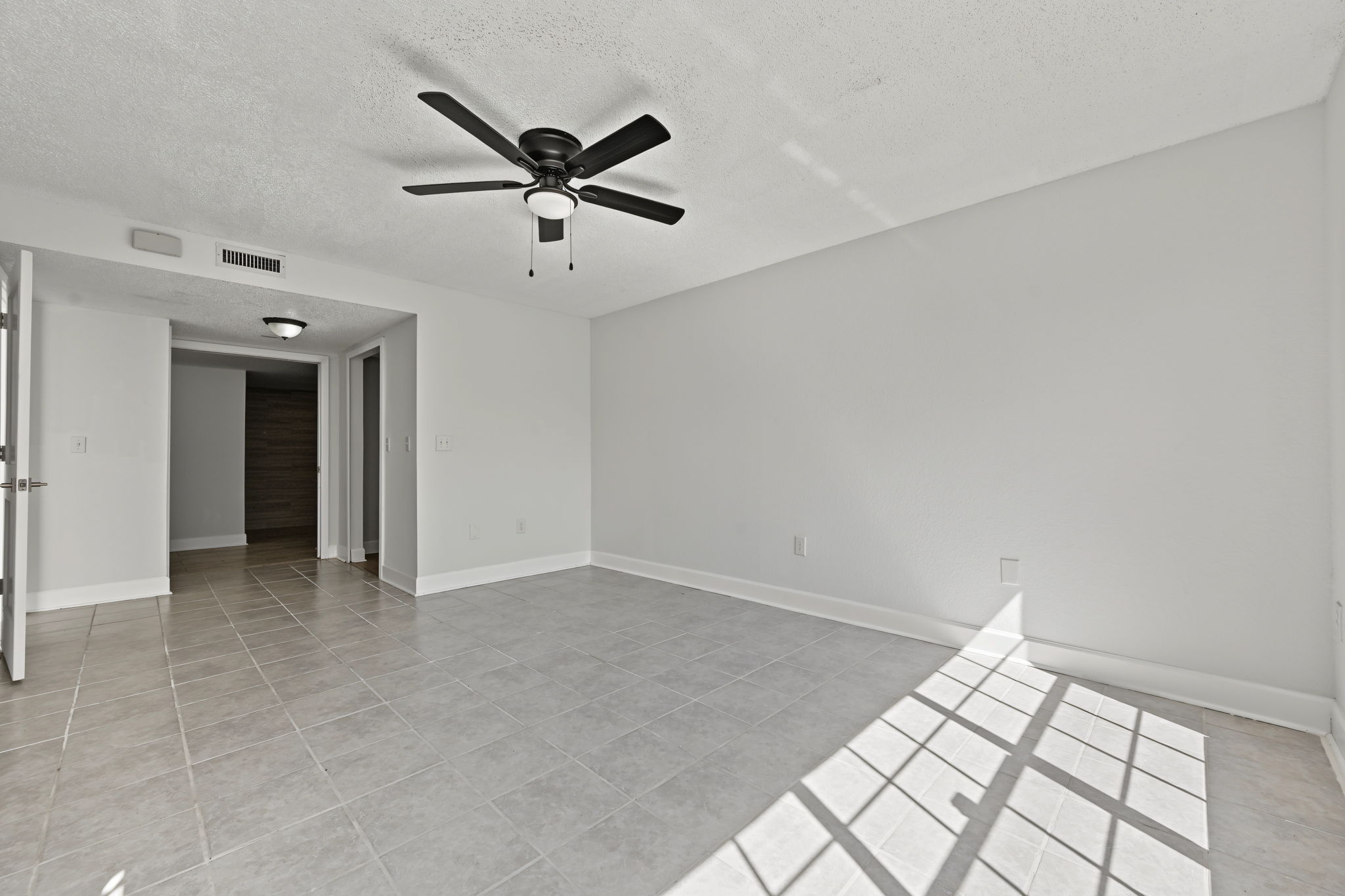Primary Bedroom1b