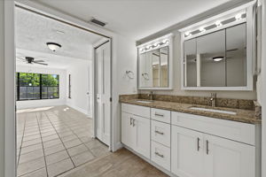 Primary Bathroom1c