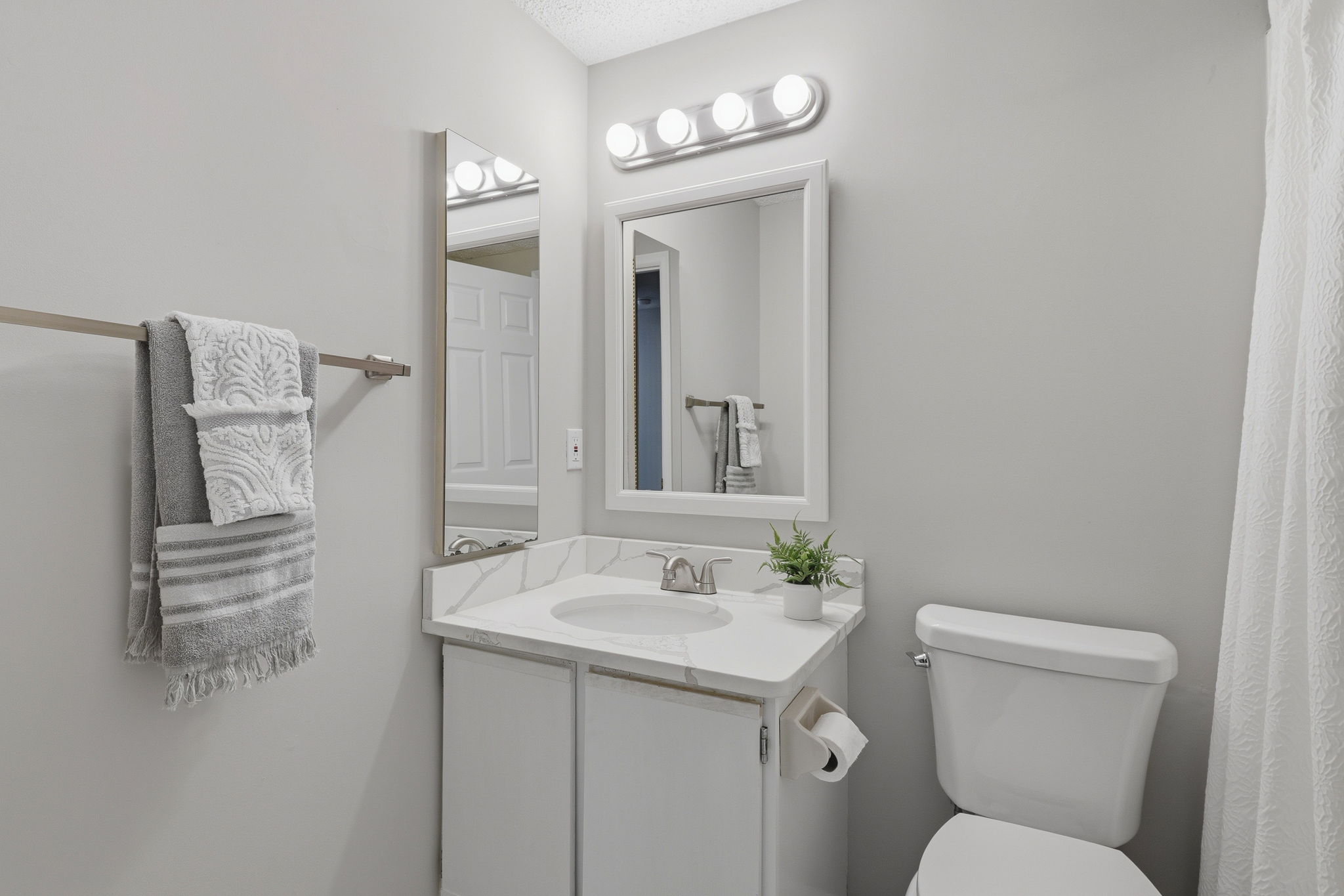 19-Hall Bath