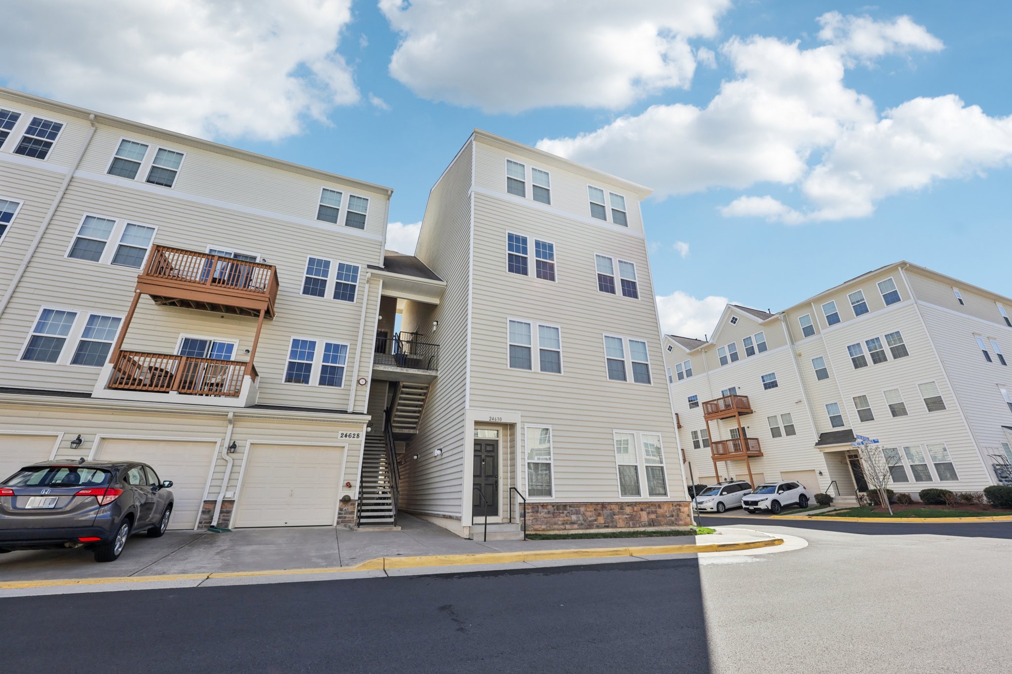 Byrne Meadow Sq 303-S2403-003.jpg