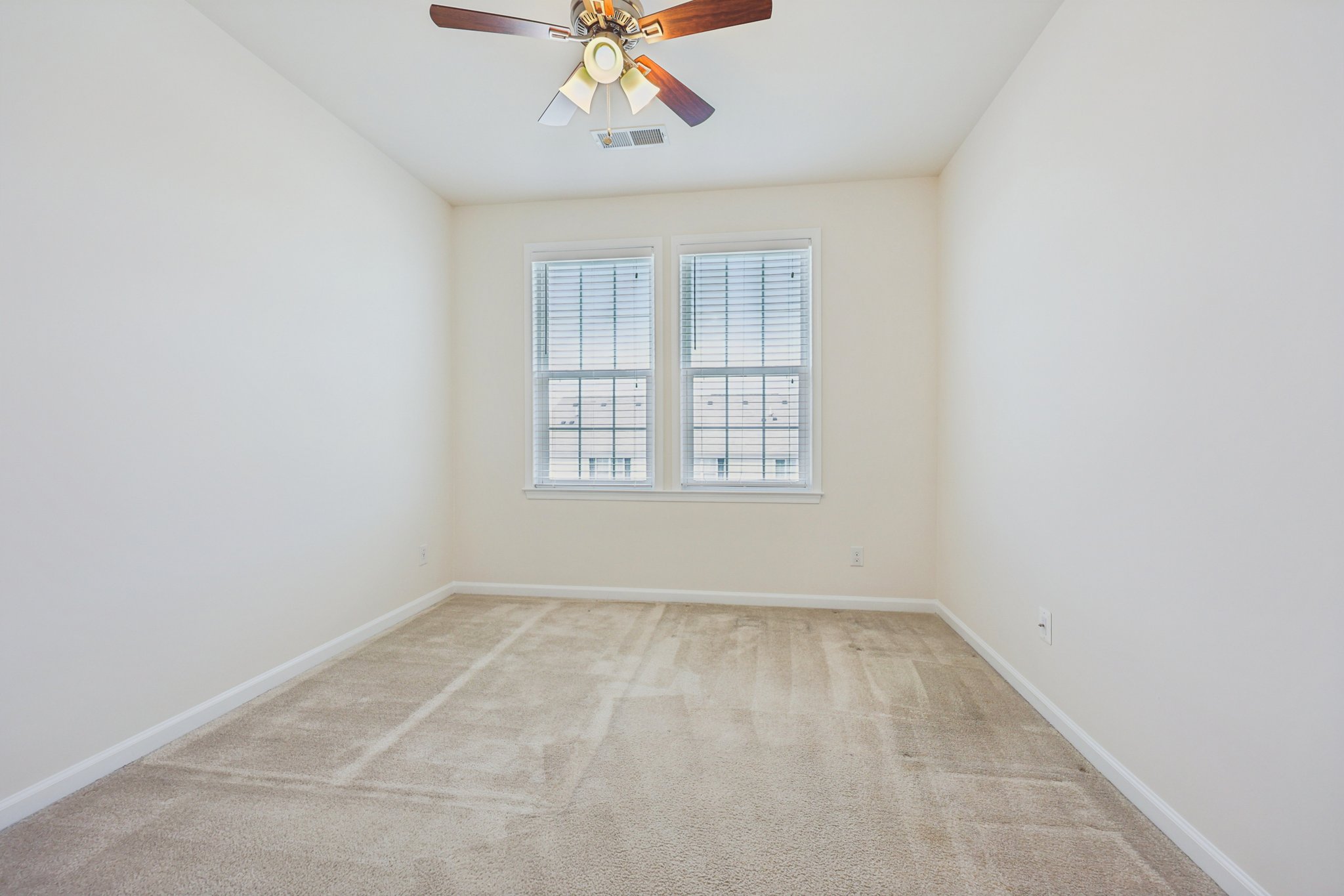 Byrne Meadow Sq 303-S2403-015.jpg