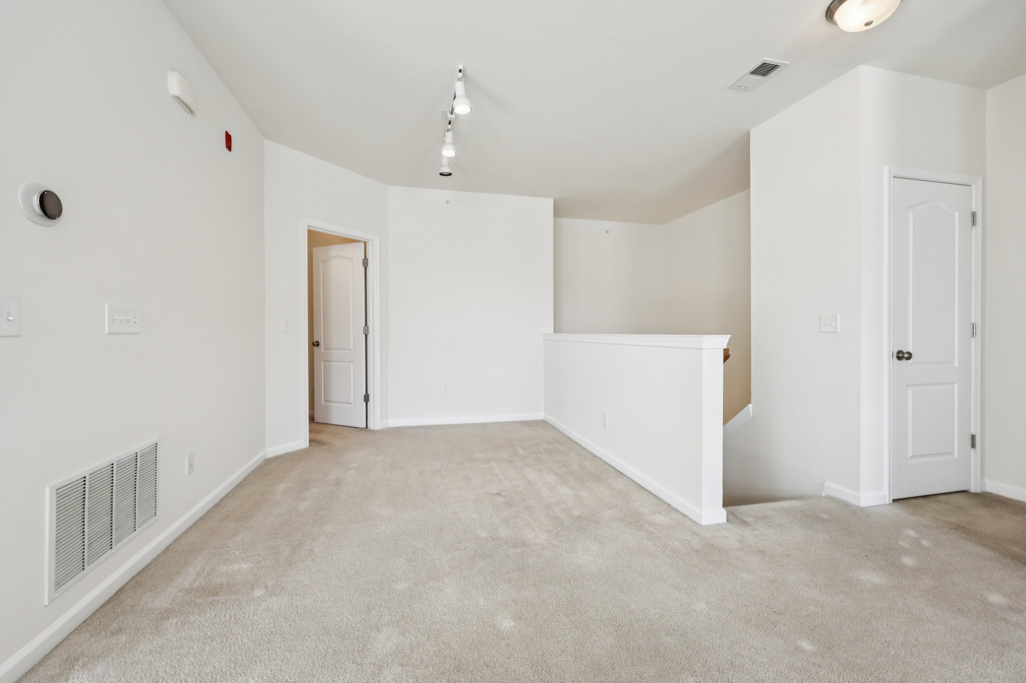 Byrne Meadow Sq 303-S2403-028.jpg