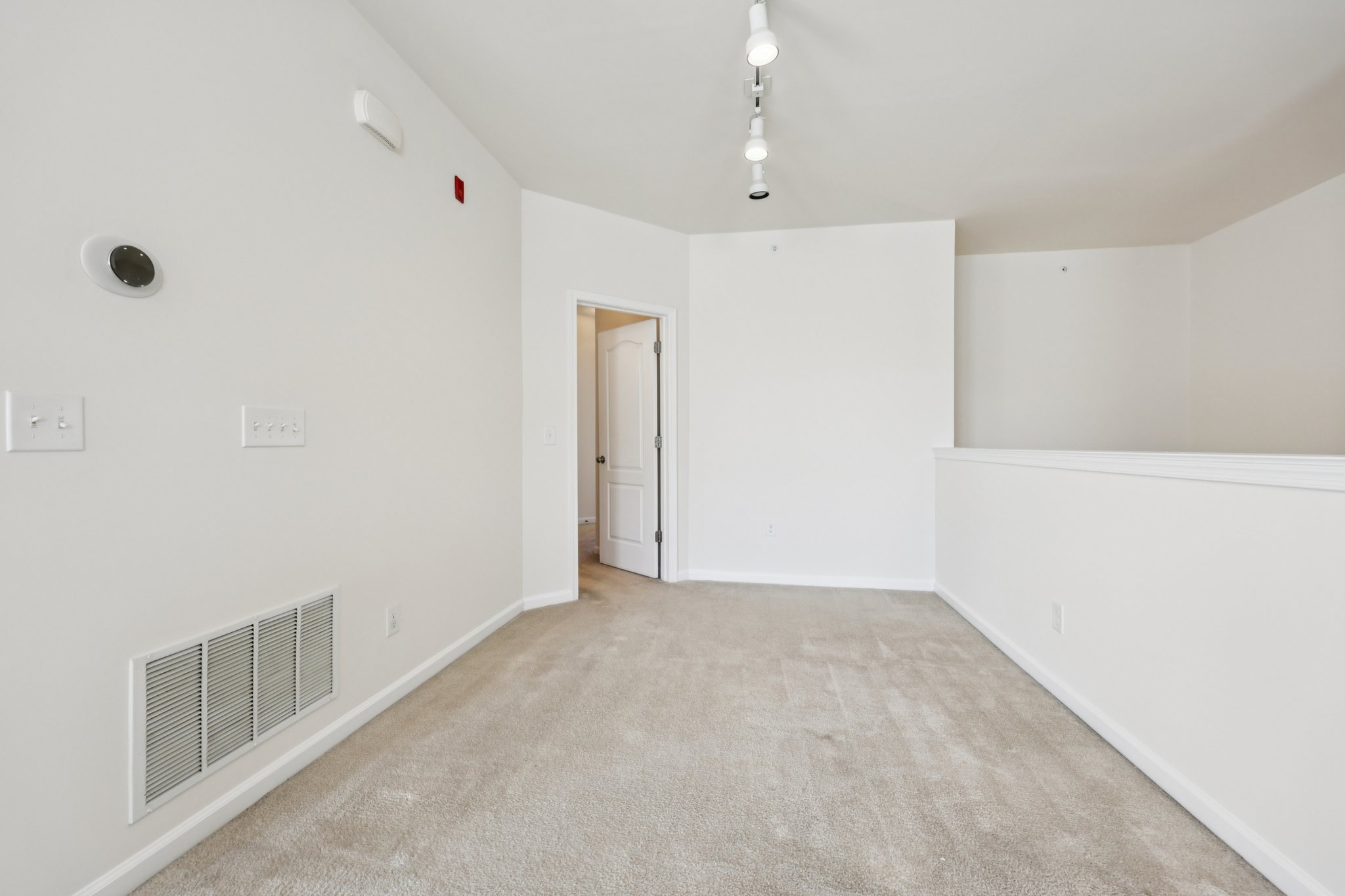 Byrne Meadow Sq 303-S2403-029.jpg