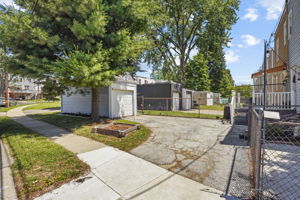 Garage & Driveway