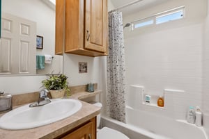 Eshelman Ave 26-S2108-013.jpg