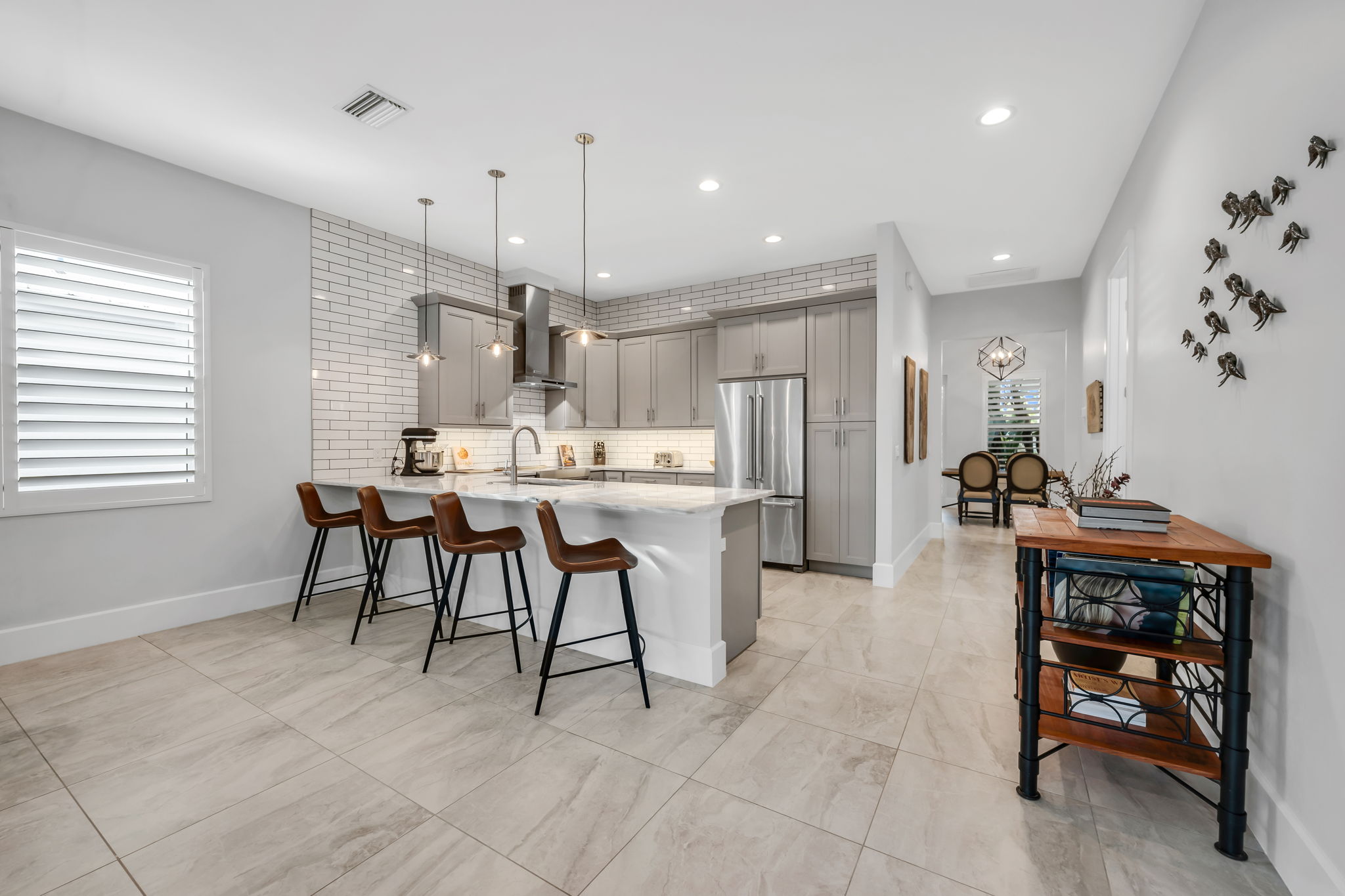 Breakfast Bar & Kitchen - View 3