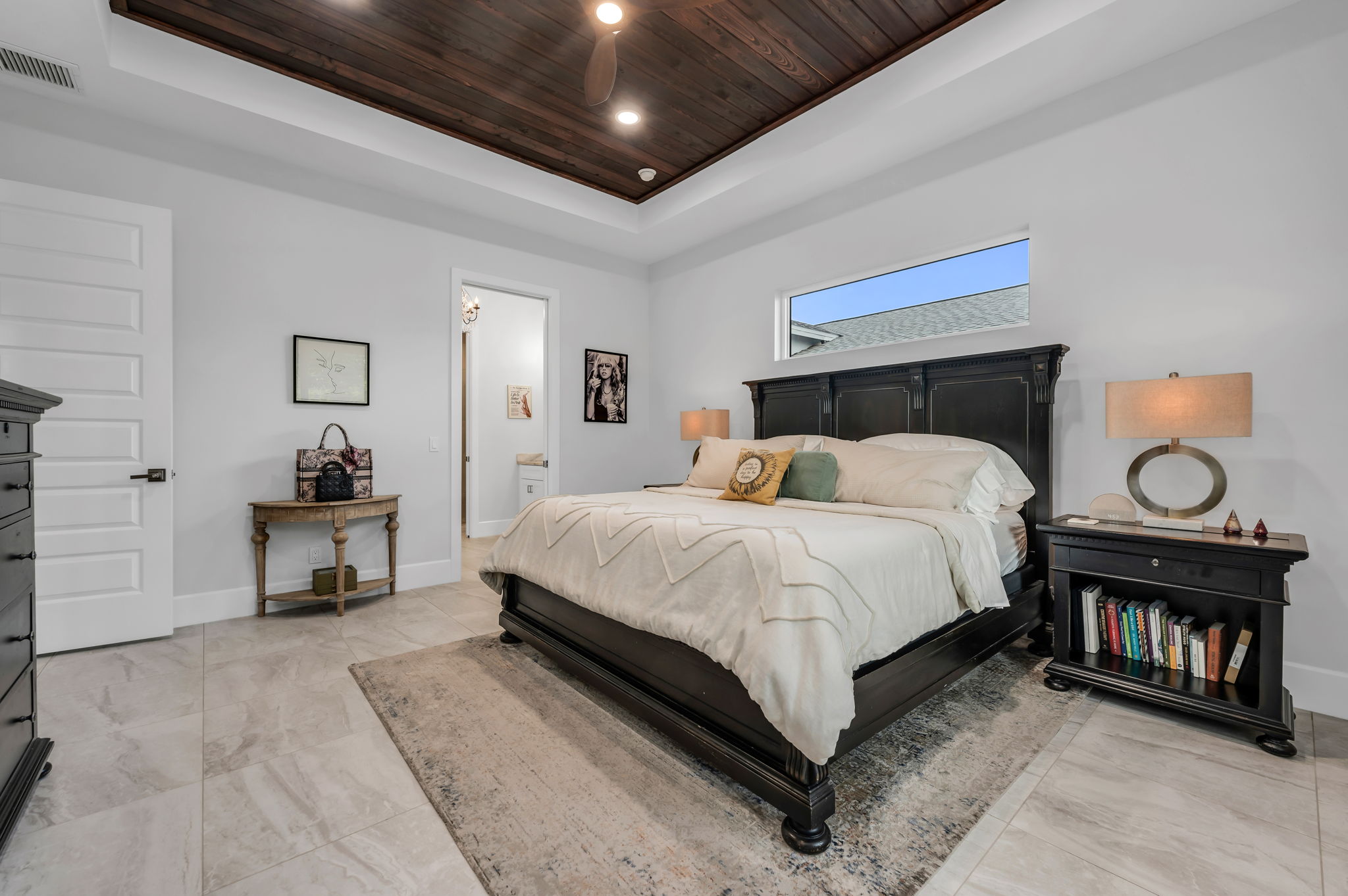 Master Bedroom Ensuite - View 2