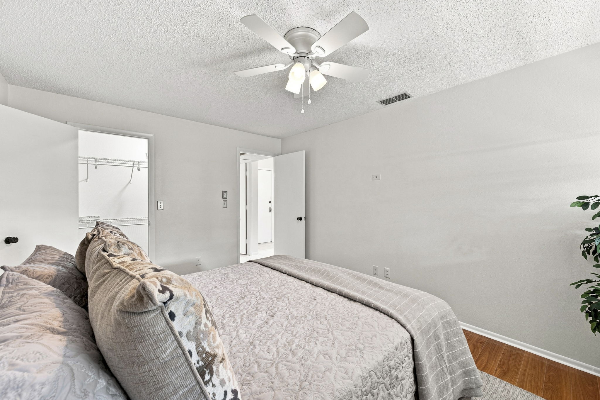 Interiors (16)