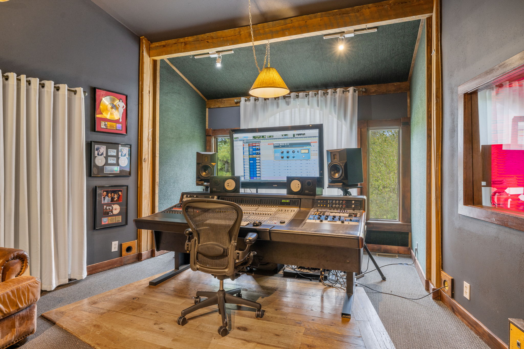 The Barefoot Studio