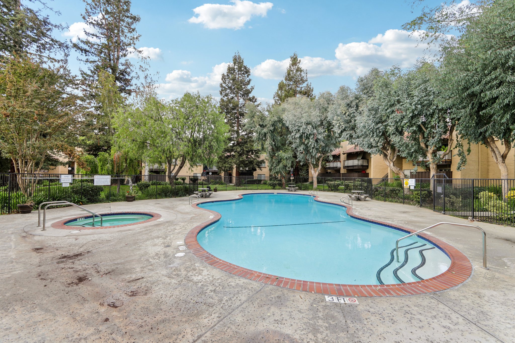 N Capitol Ave 245-1311-906.jpg