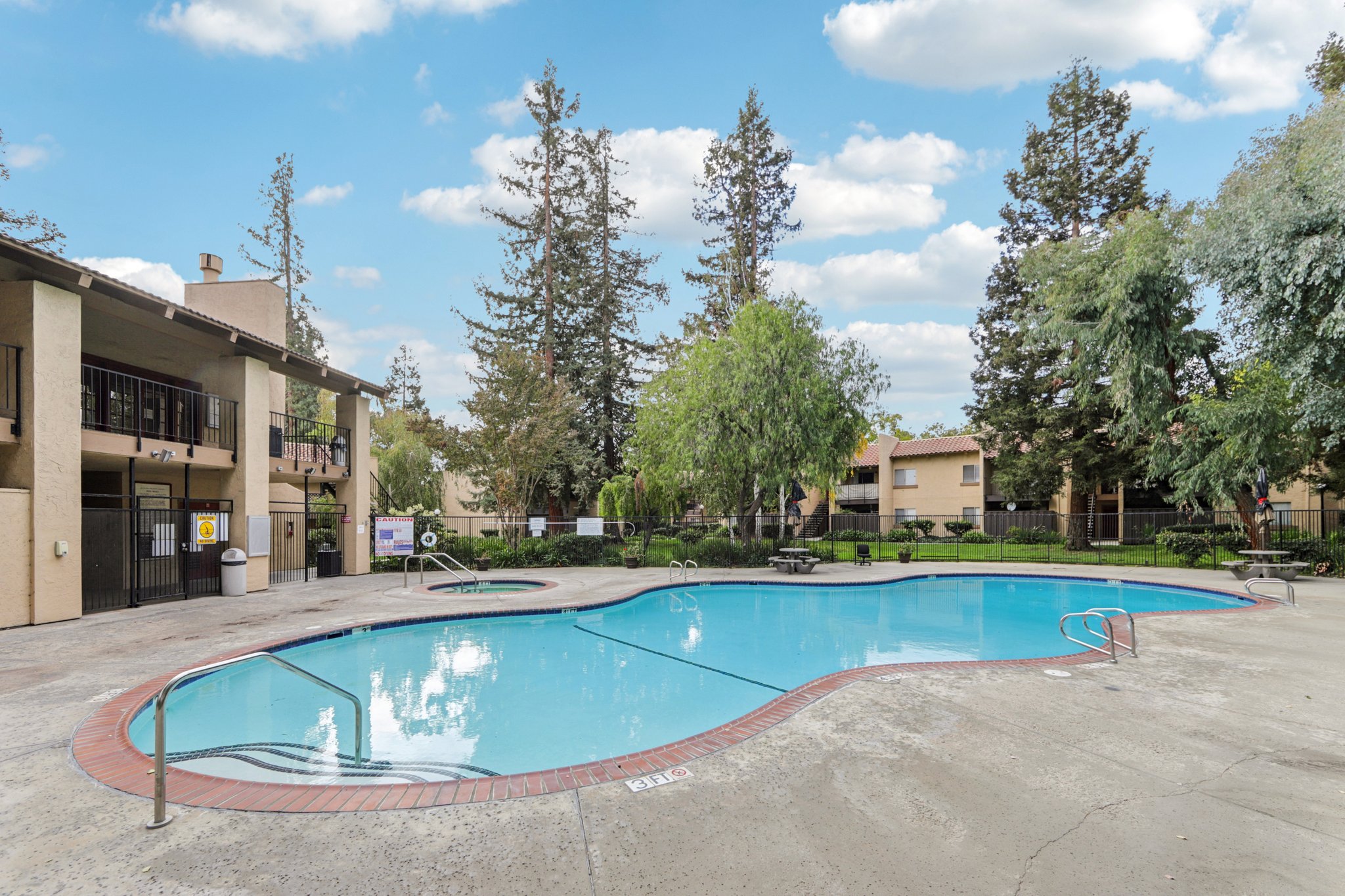 N Capitol Ave 245-1311-907.jpg