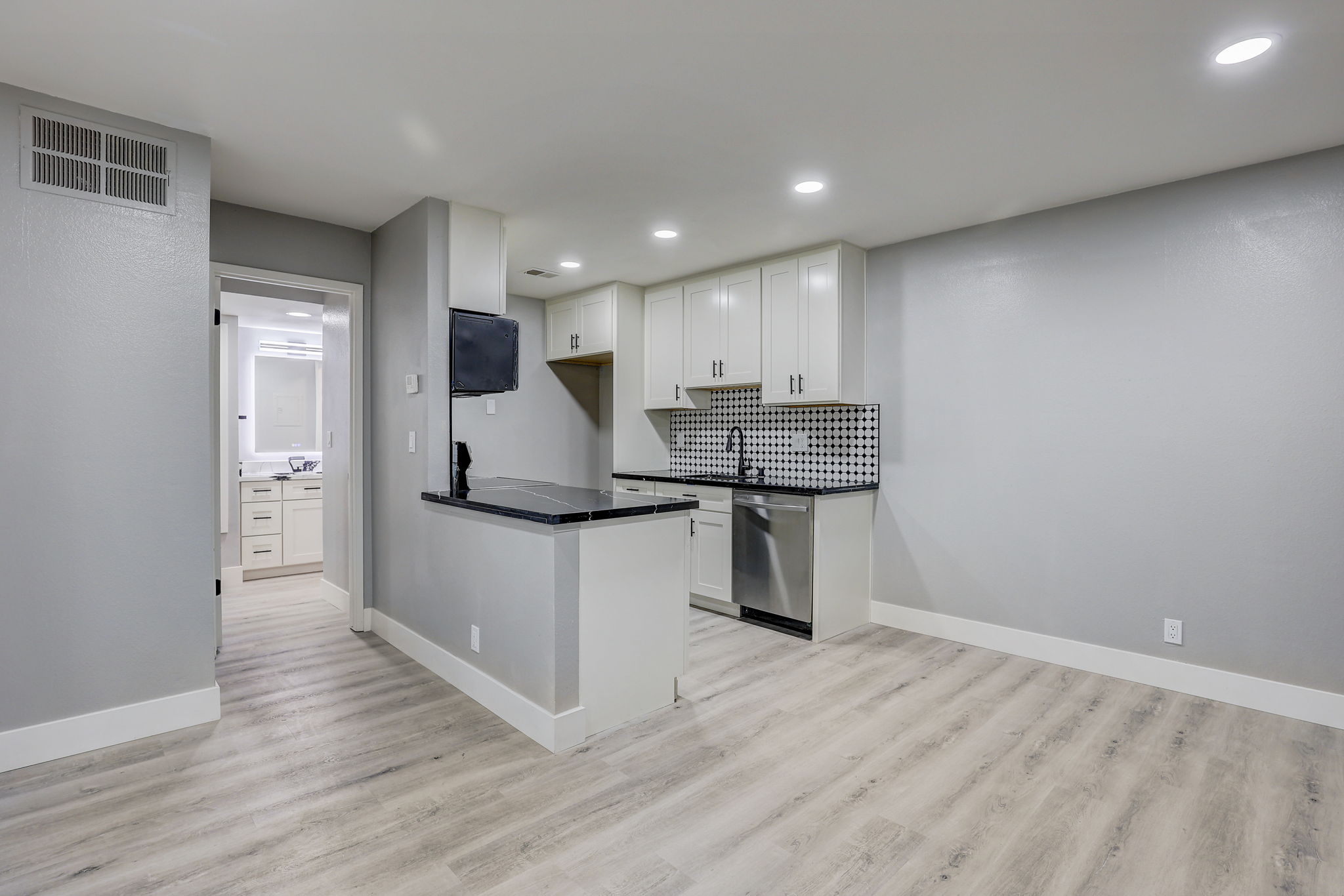 N Capitol Ave-012