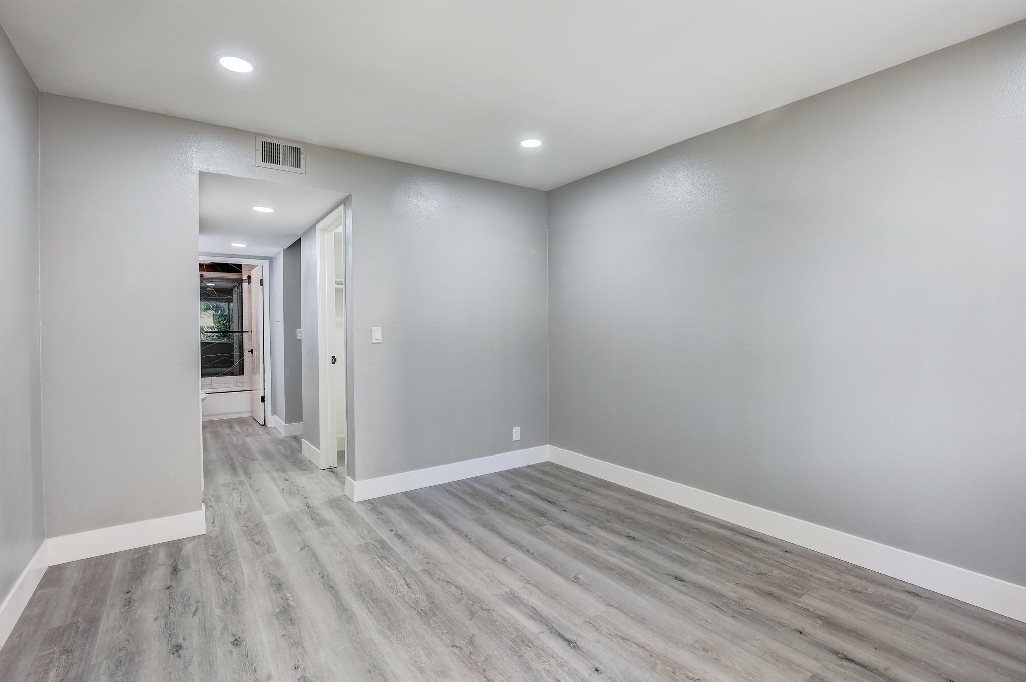 N Capitol Ave-028
