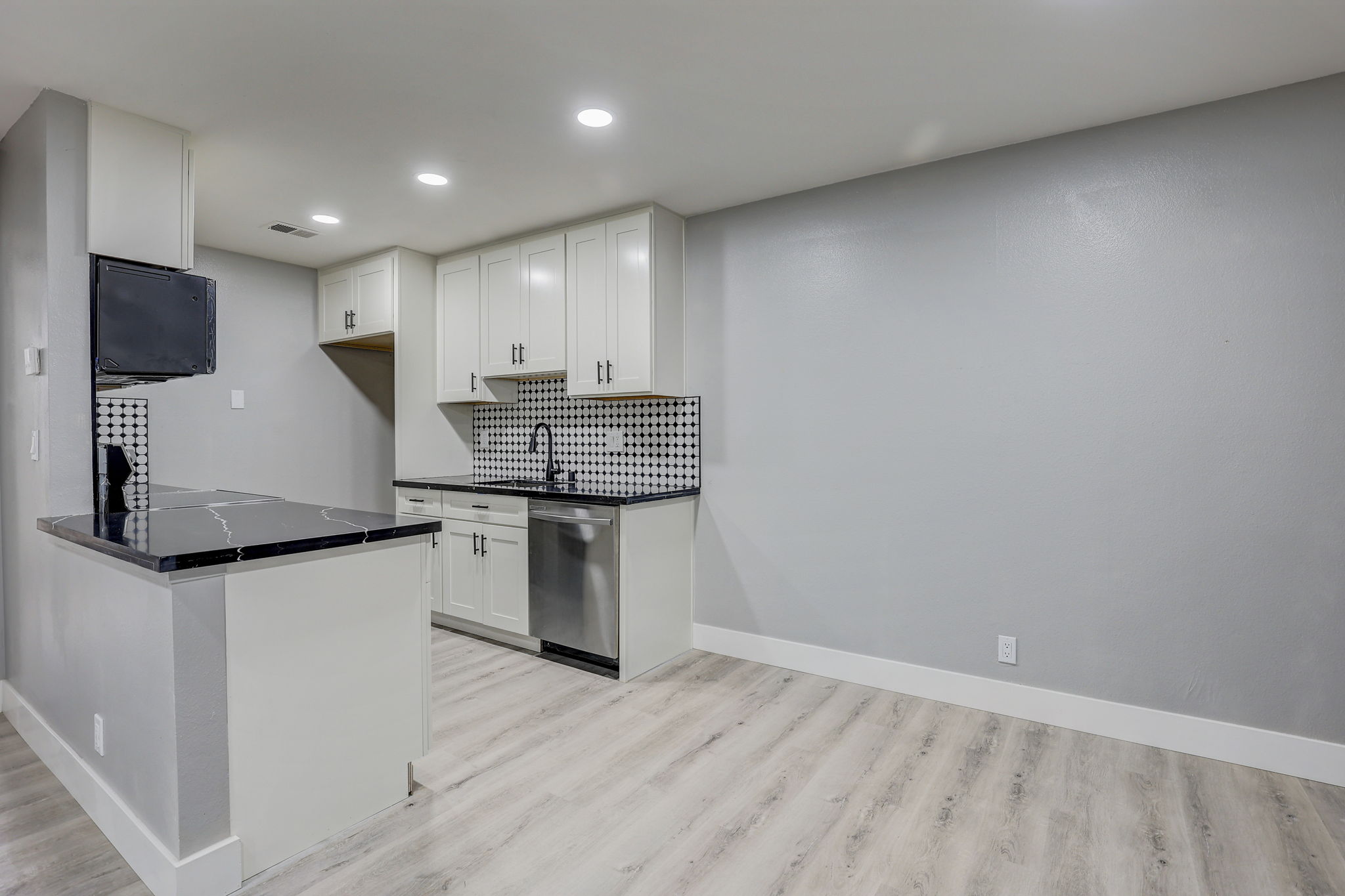 N Capitol Ave-013