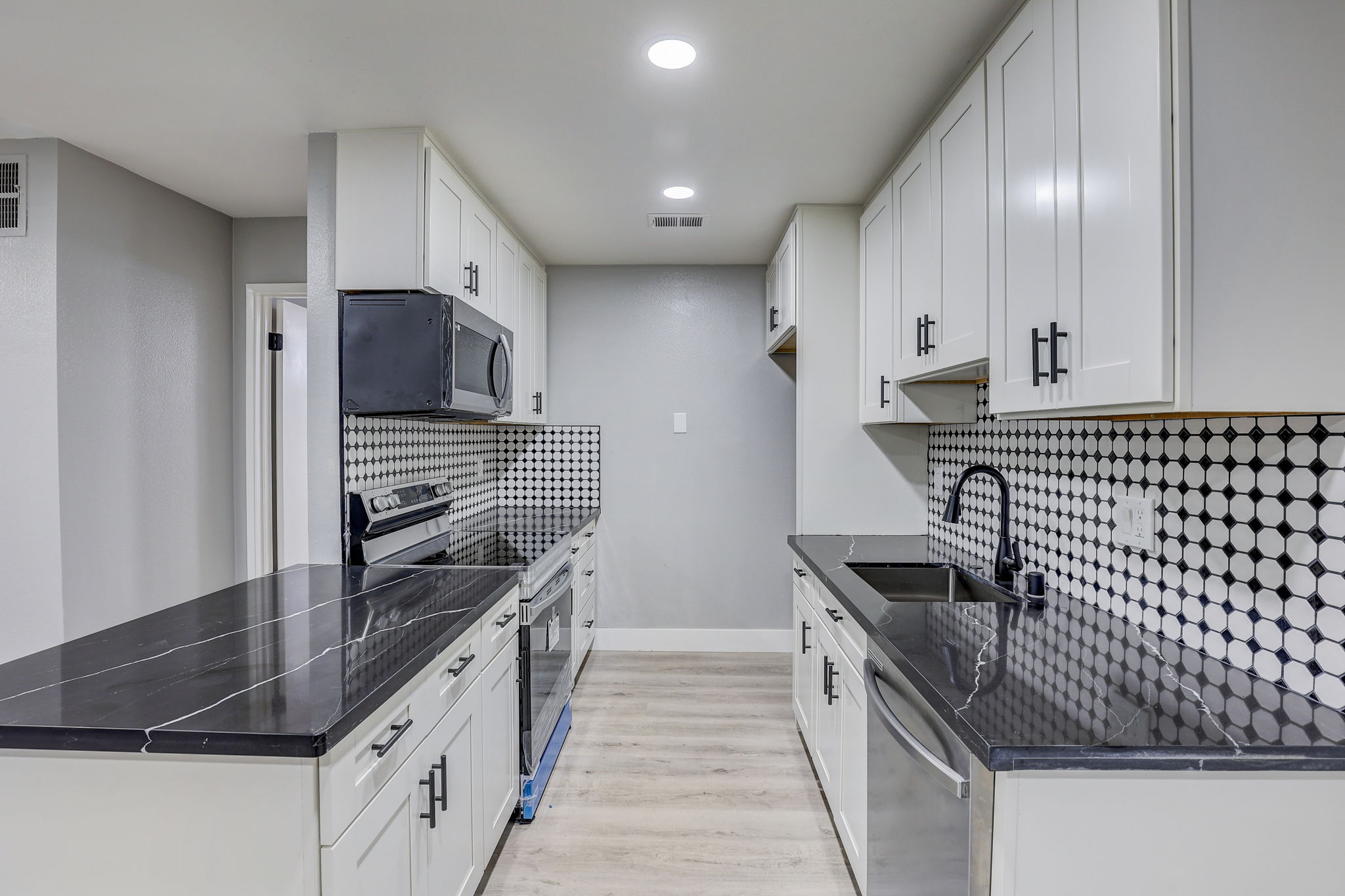 N Capitol Ave-016