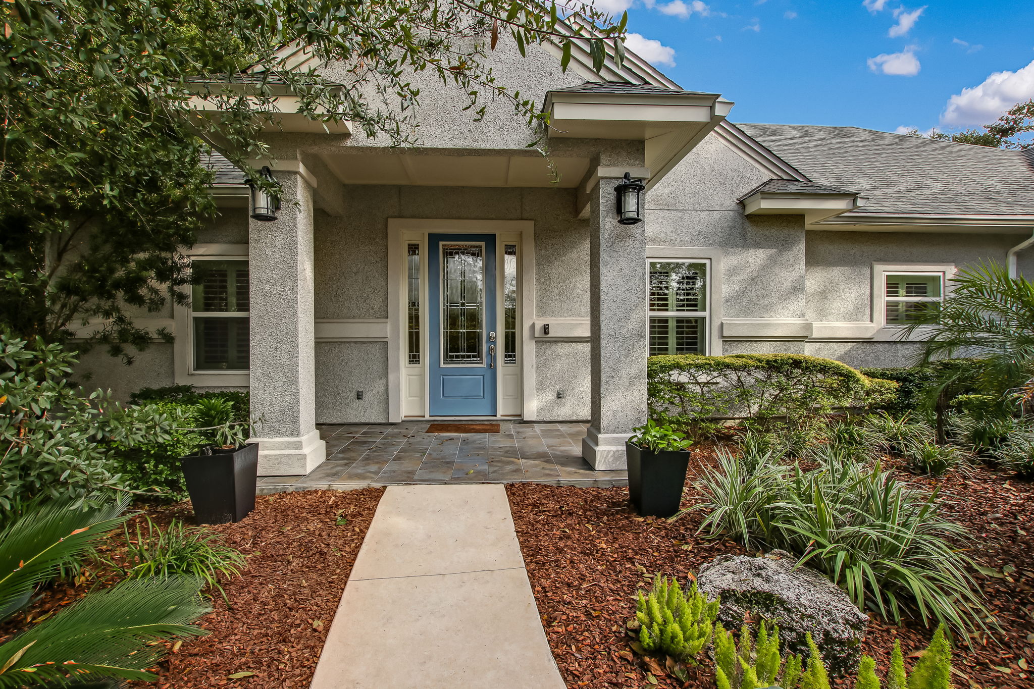 Front Porch/Entrance