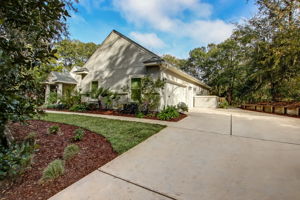 Welcome to 2470 Robert Oliver Avenue