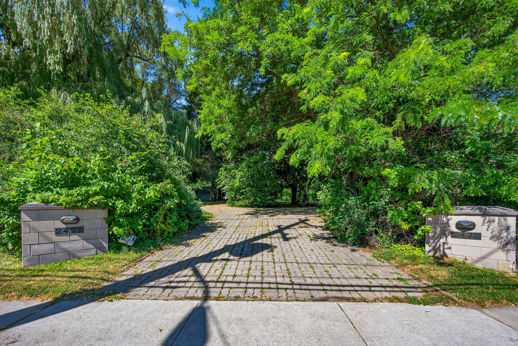 2472 Bayview Ave Toronto, ON M2L 1A7