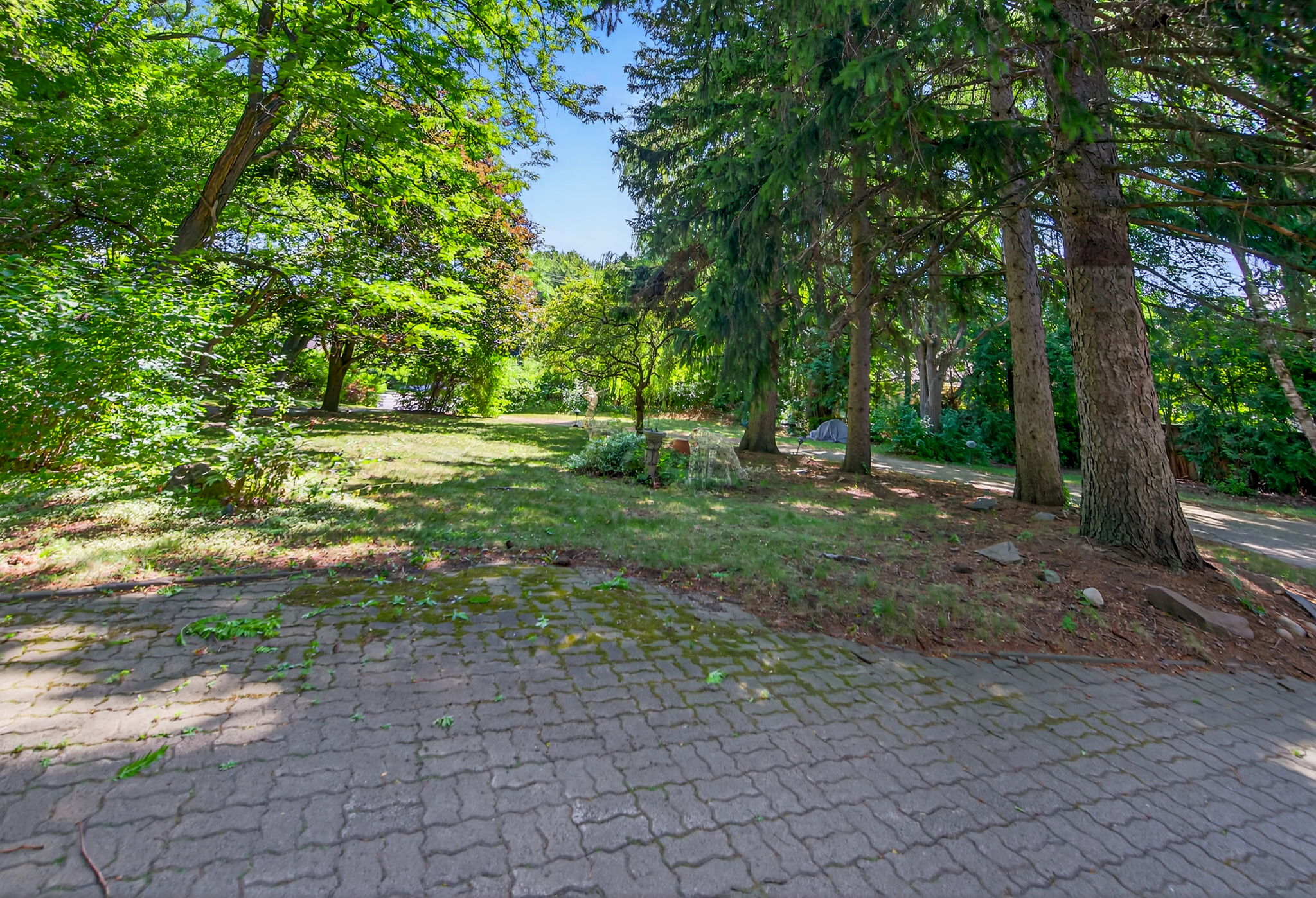 2472 Bayview Ave Toronto, ON M2L 1A7
