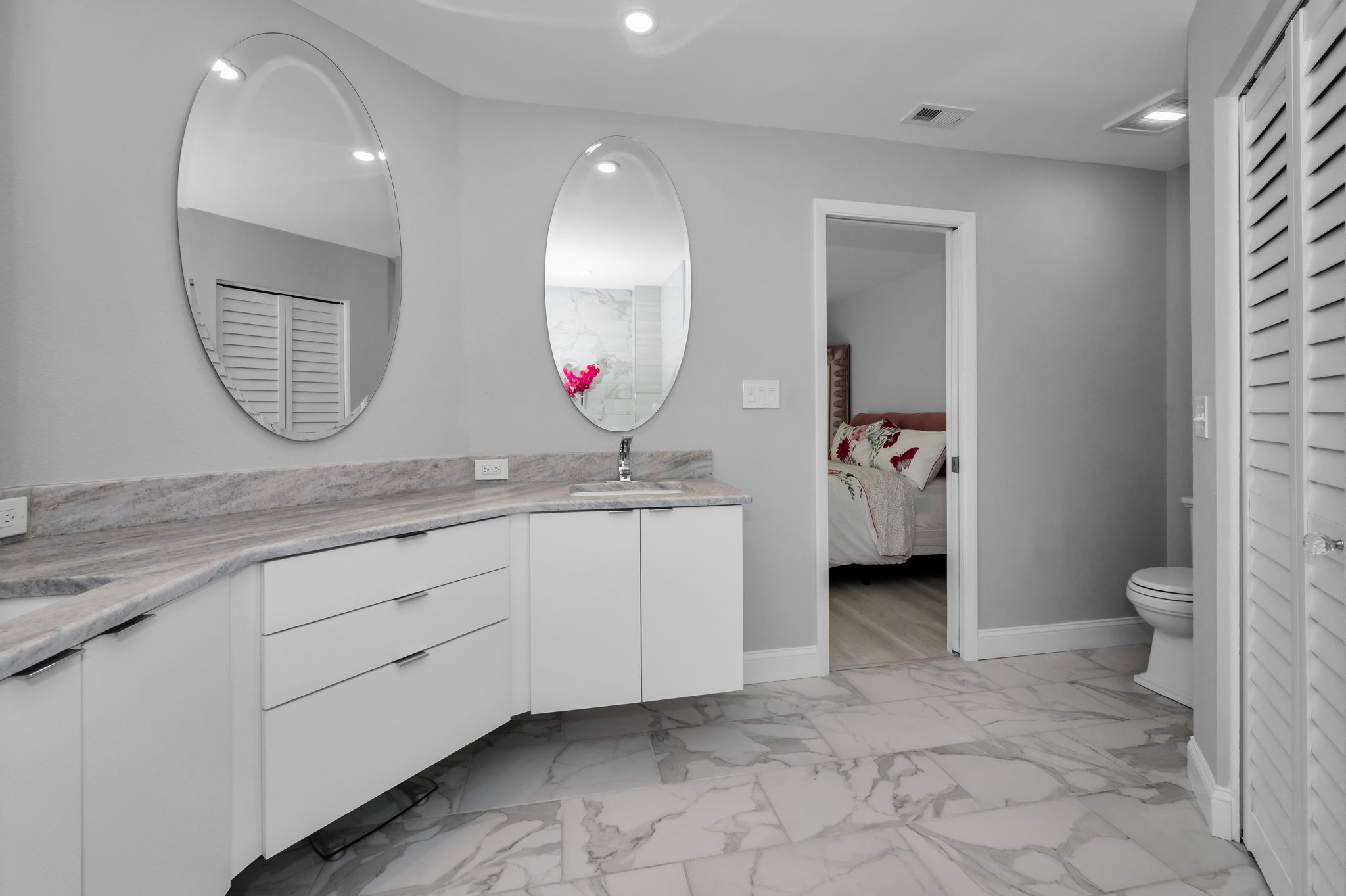 Master Bathroom1d