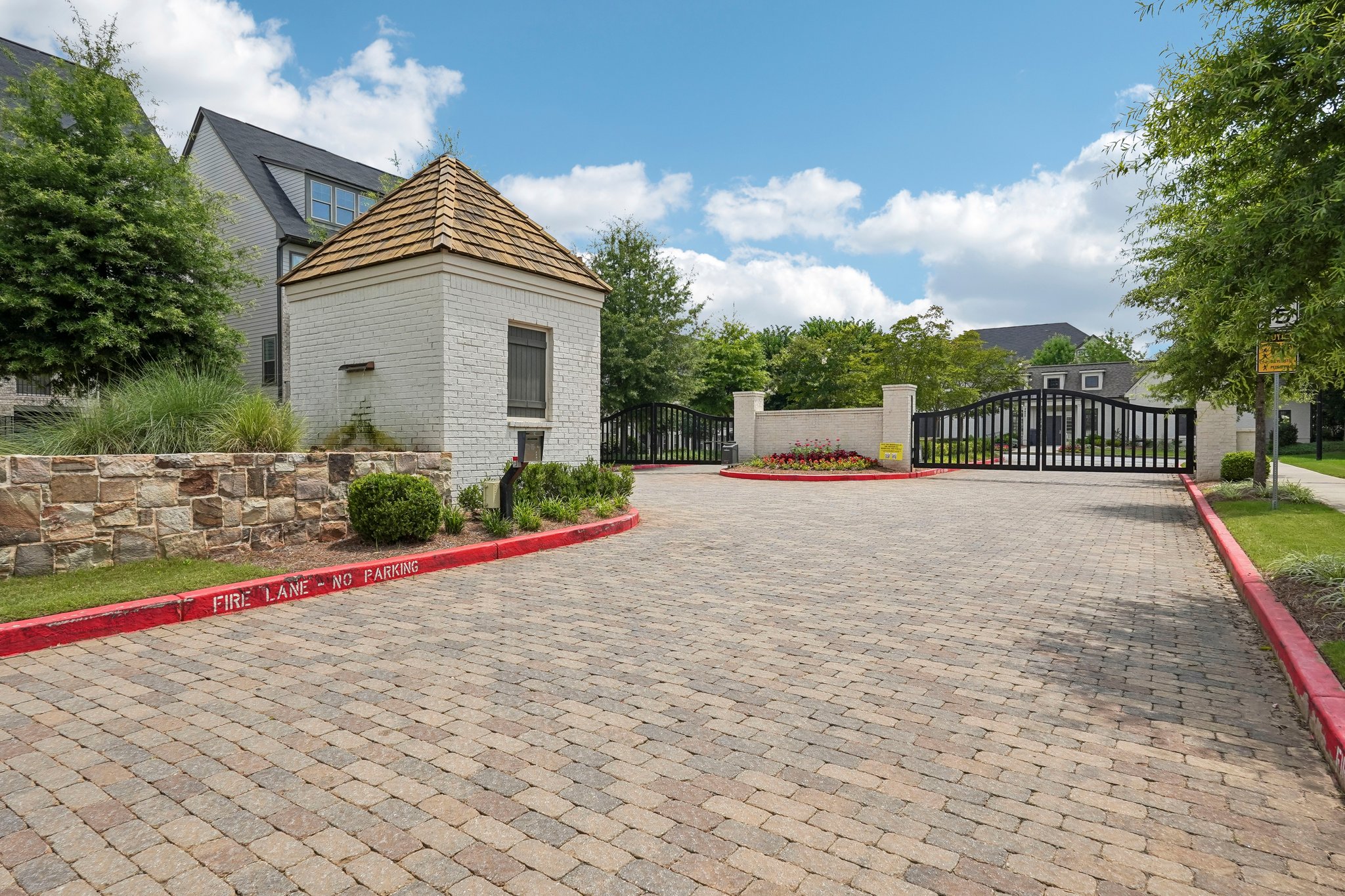 Figaro Dr-S0107-051.jpg