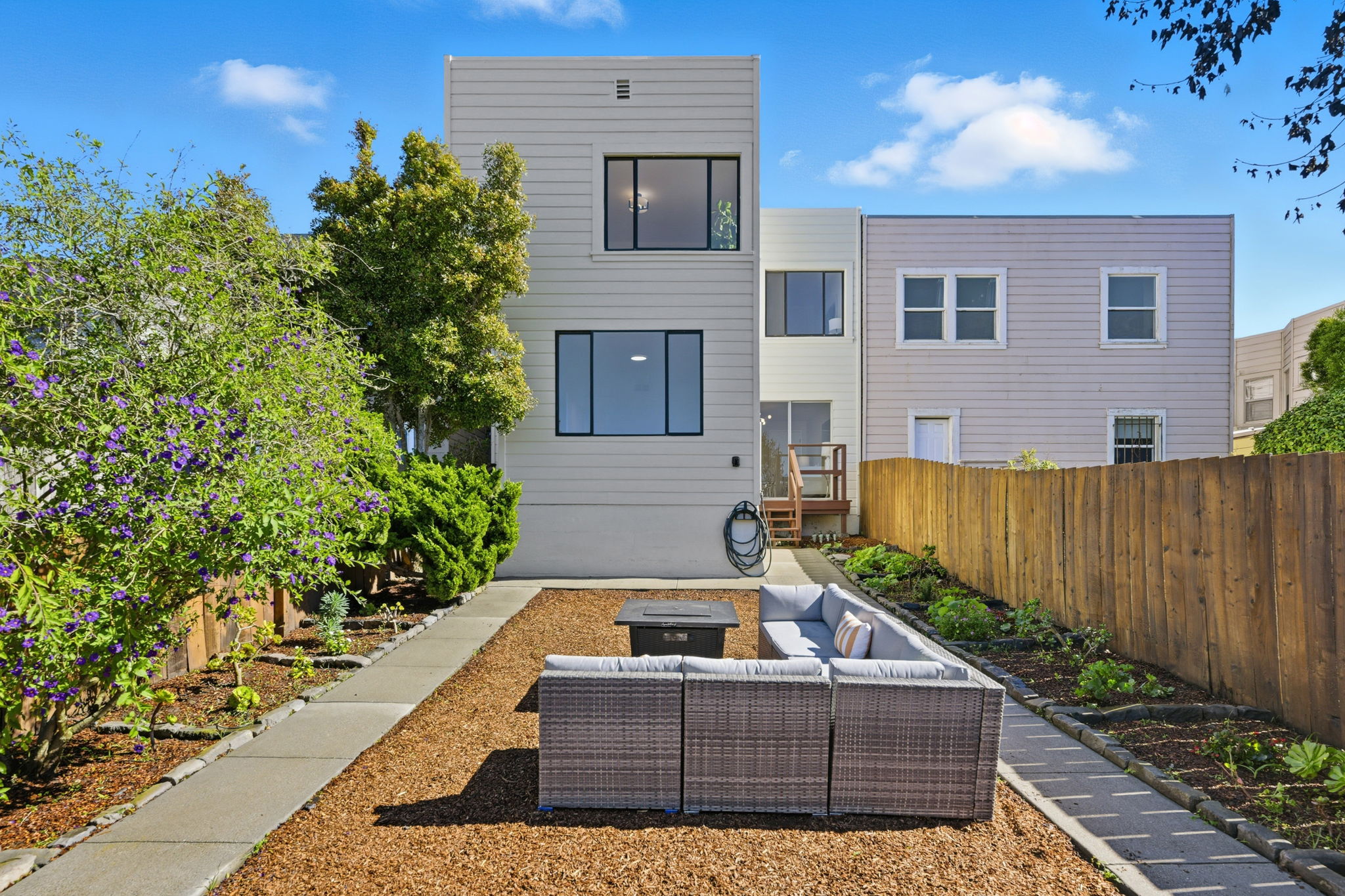 040_F8_2475 18th Ave