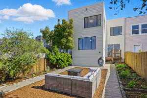 039_F8_2475 18th Ave