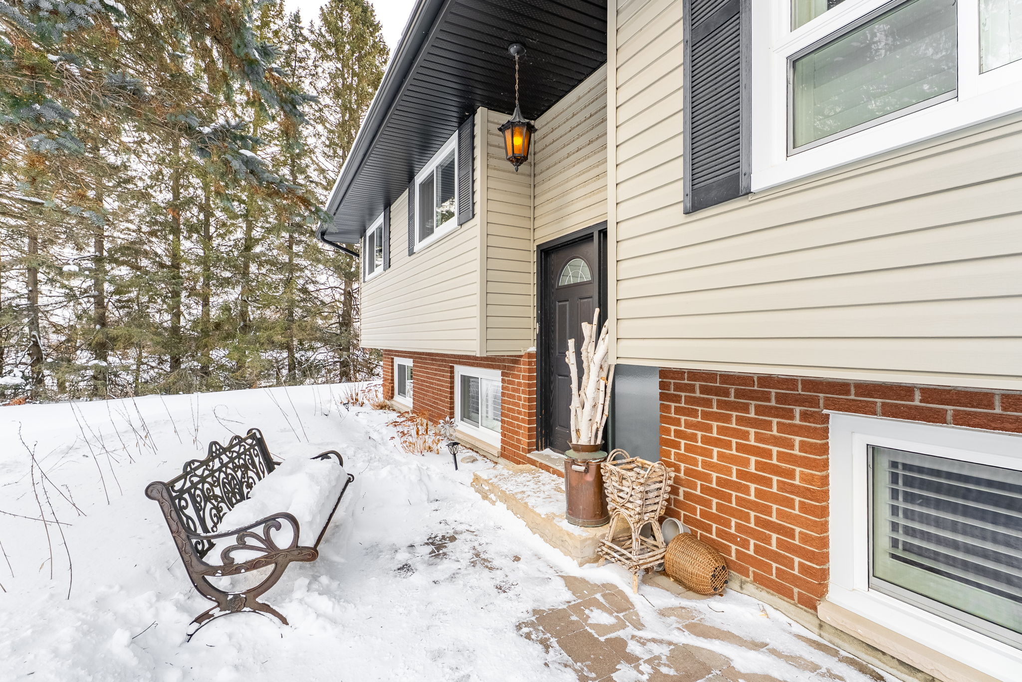 Front Porch/Entrance