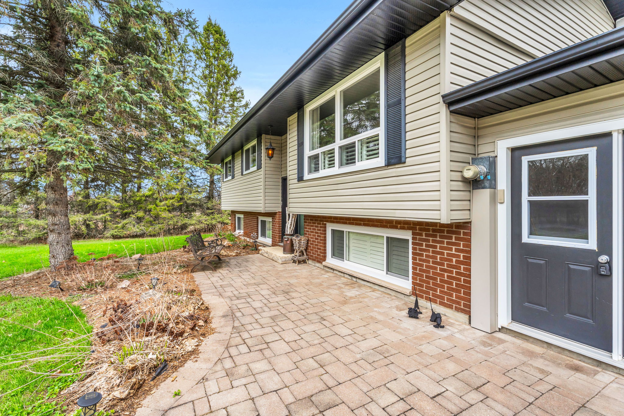 Front Porch/Entrance