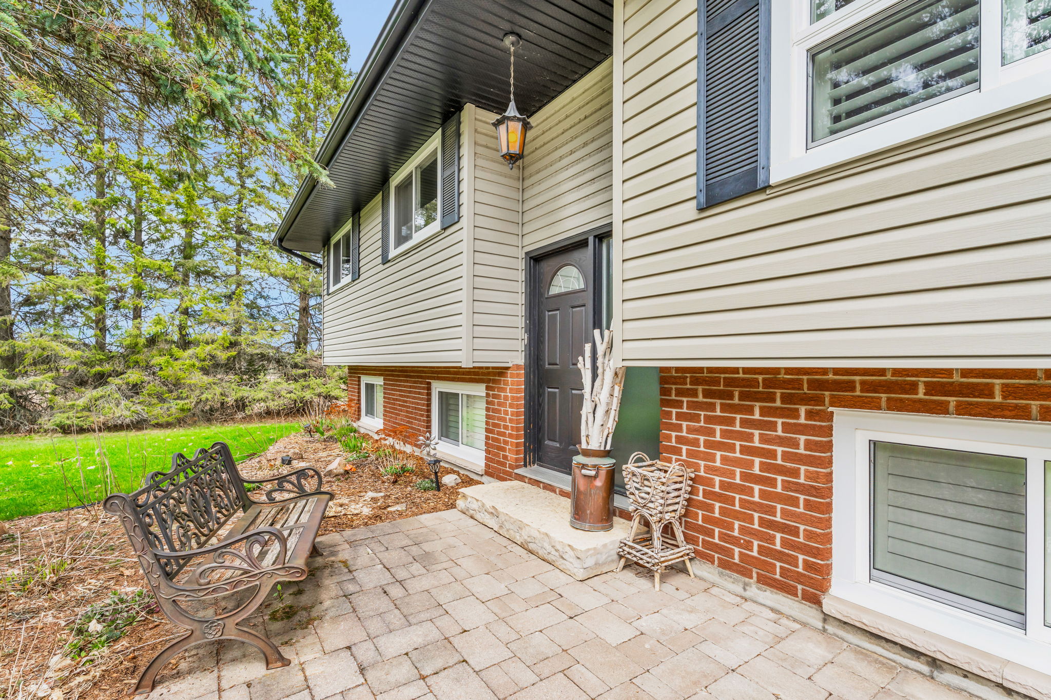 Front Porch/Entrance