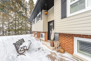 Front Porch/Entrance