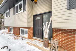 Front Porch/Entrance