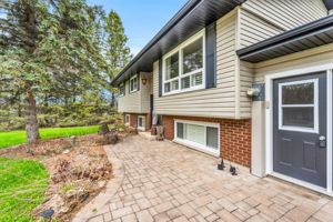 Front Porch/Entrance