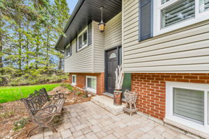 Front Porch/Entrance