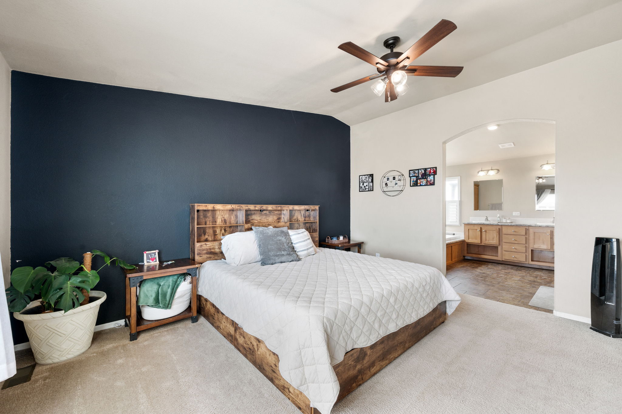 Primary Bedroom (2)