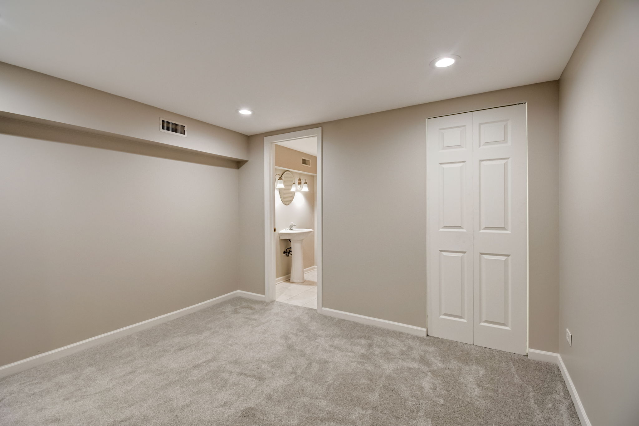Shadowbend Dr-019