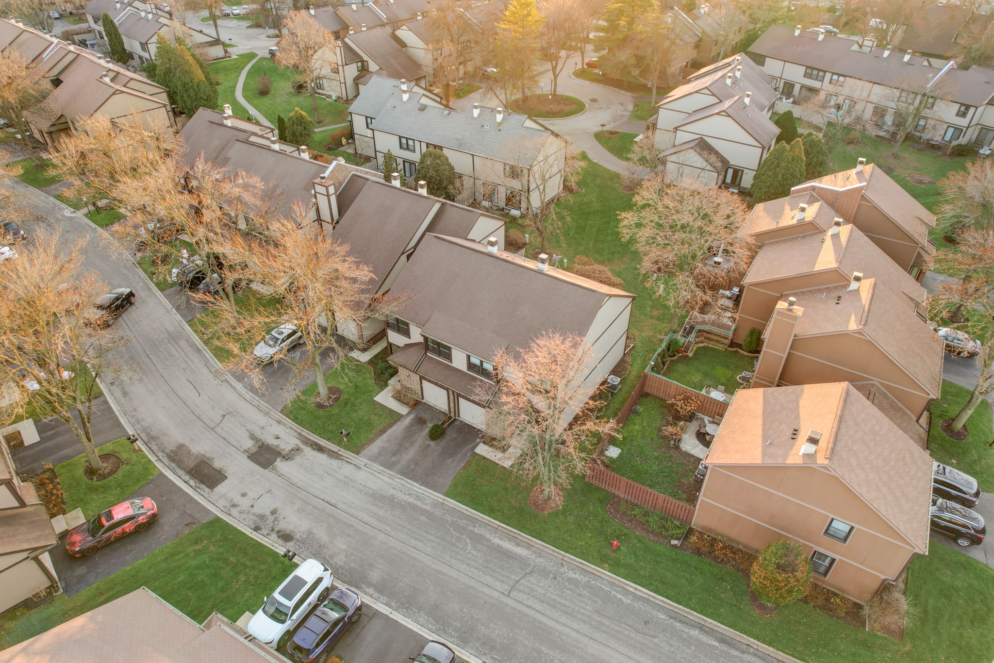 Shadowbend Dr-050