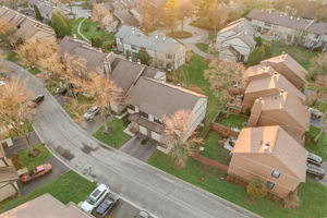 Shadowbend Dr-050