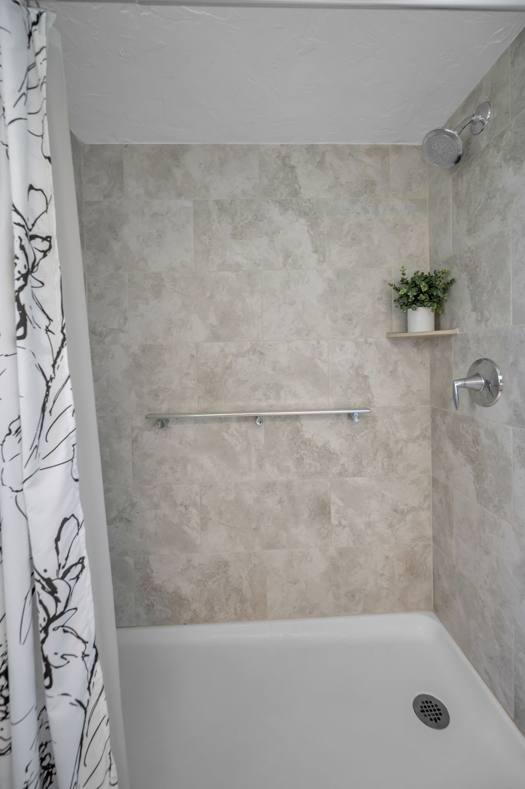 Primary Bathroom1b