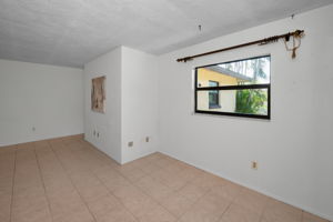 Kitchen Eat-in Area2