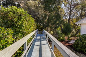 The neighborhood also features a walkway to the beach!