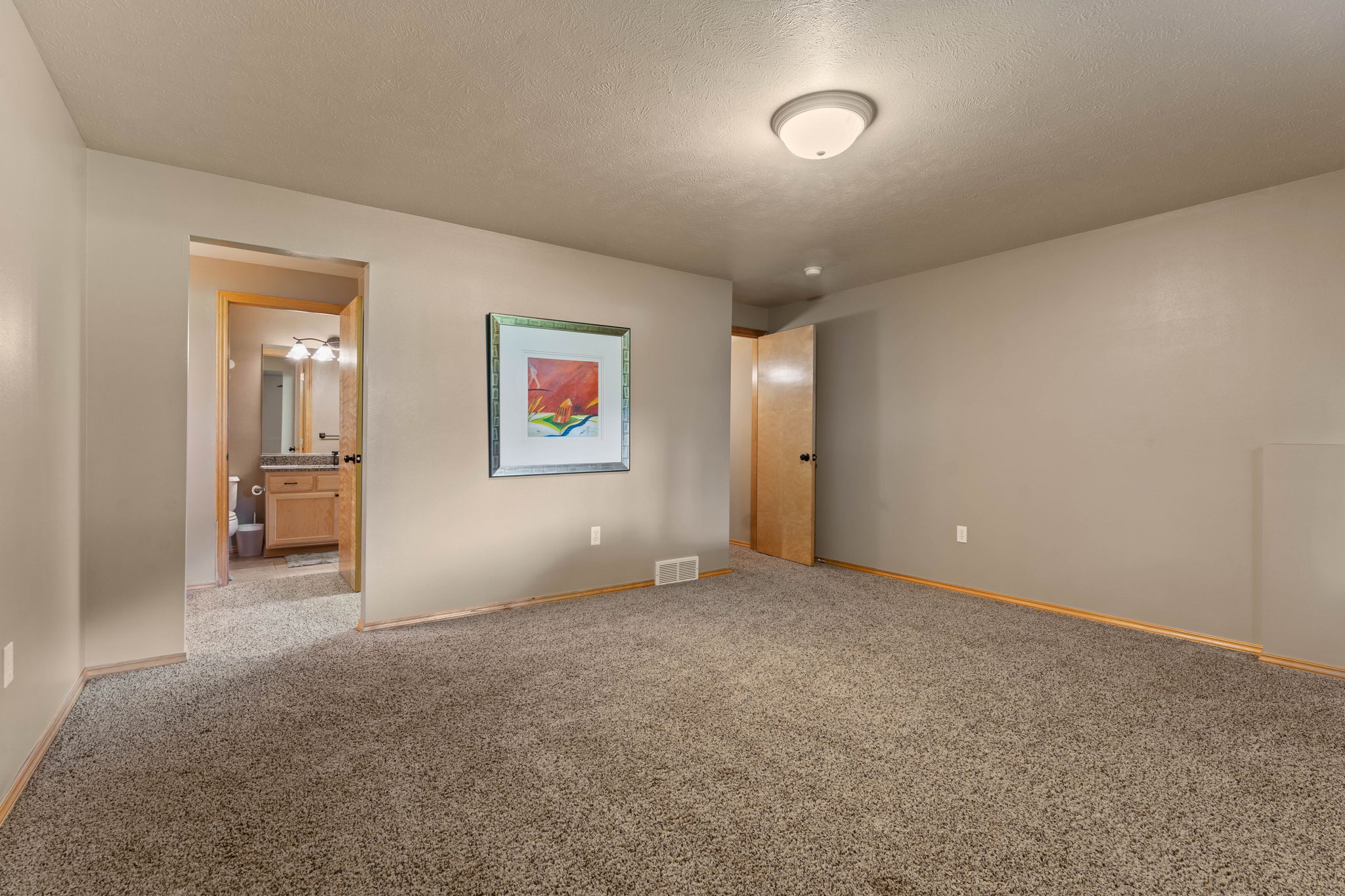 4th Bedroom has en suite