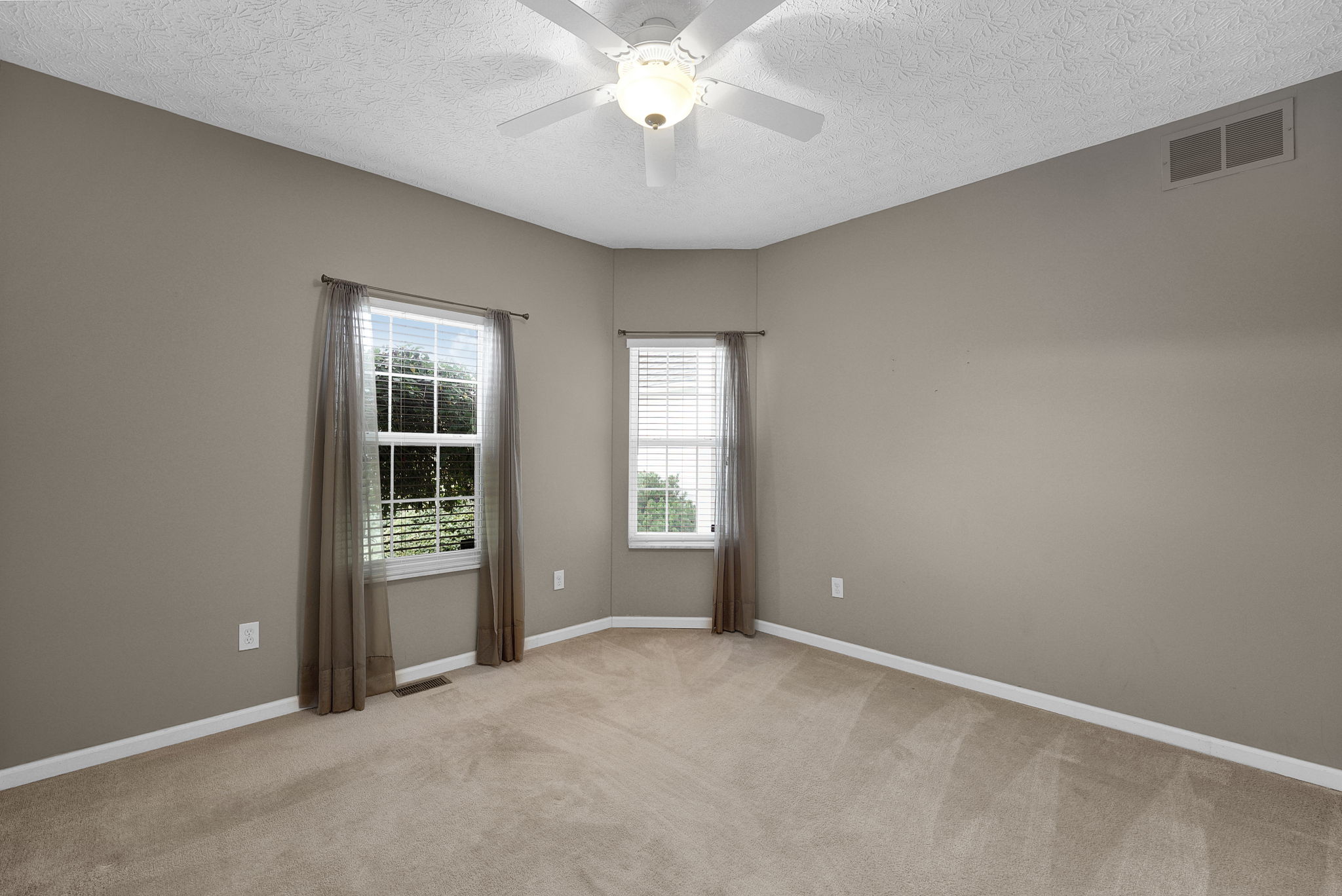  Photo 34